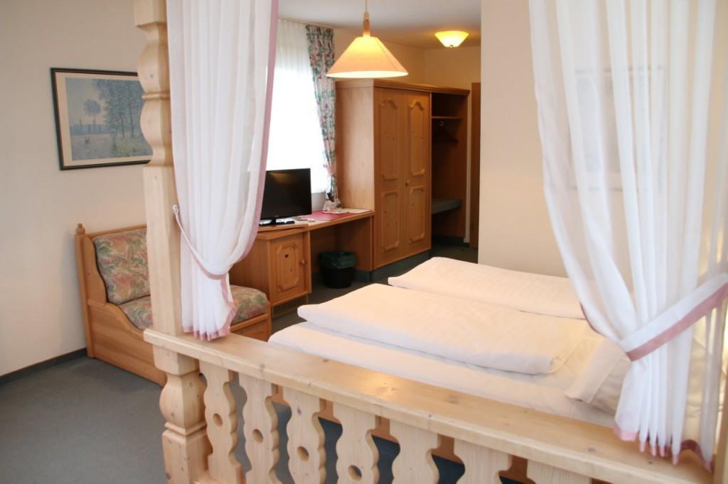Landgasthof Hotel Bechtel Zella Extérieur photo